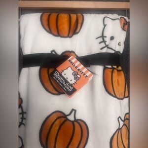HIGHLY DESIRED HELLO KITTY THROW BLANKET
